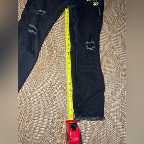 Streetwear Society Junior's High Rise Skinny Black Jeans,Flower Embroidery,SZ 11 - Picture 6 of 11